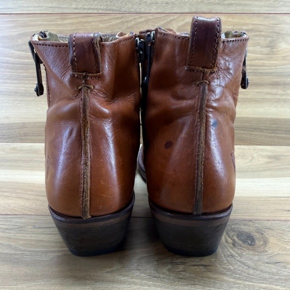 FRYE Sacha Moto Western Bootie Womens 9 Cognac Leather Zipper Heel - Picture 8 of 11